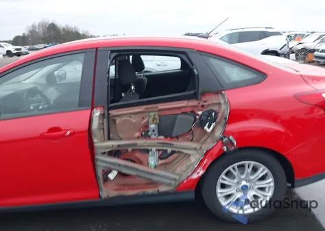 2012 Ford Focus Se z USA, uszkodzony, nr VIN 1FAHP3F28CL141982